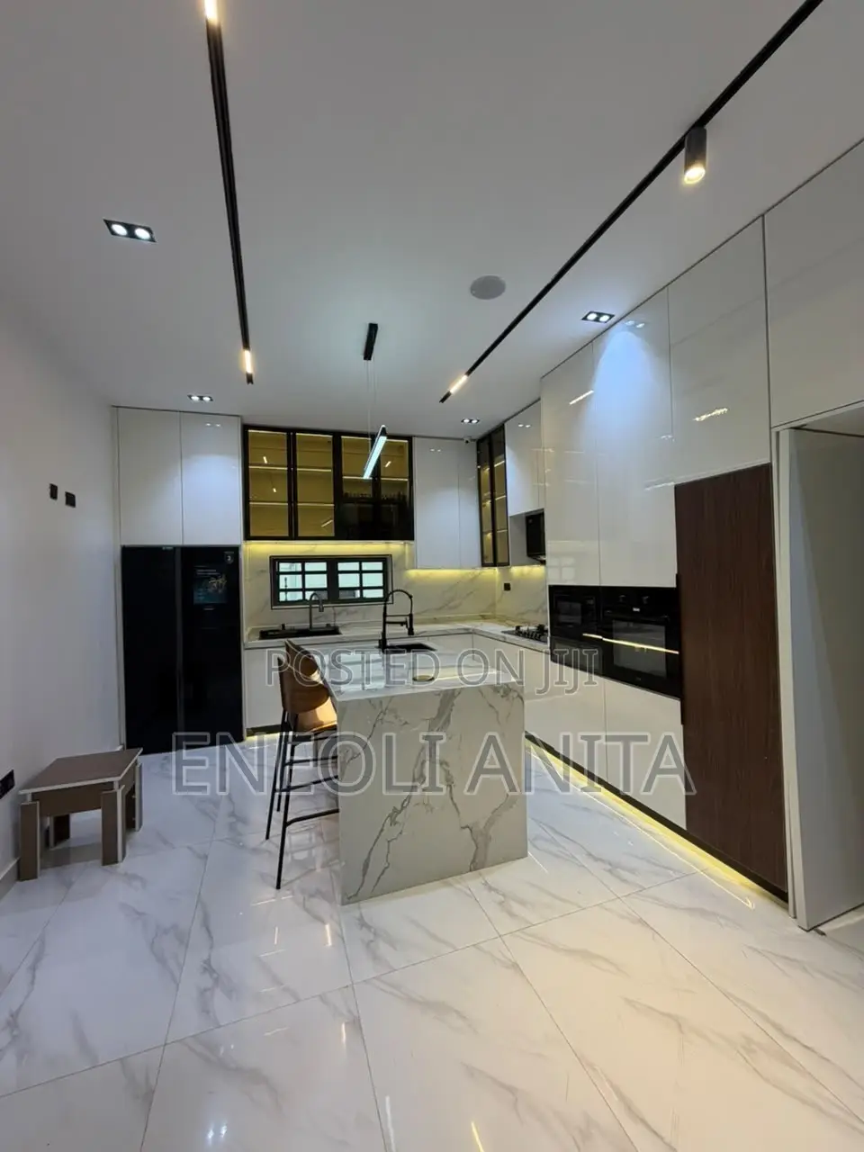 6bdrm Duplex in Apo Resettlement for sale in Apo Resettlement