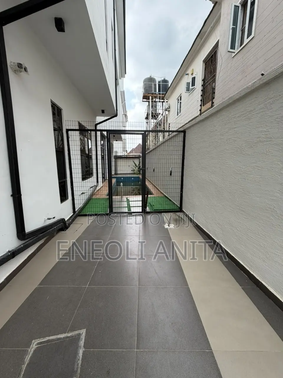 6bdrm Duplex in Apo Resettlement for sale in Apo Resettlement