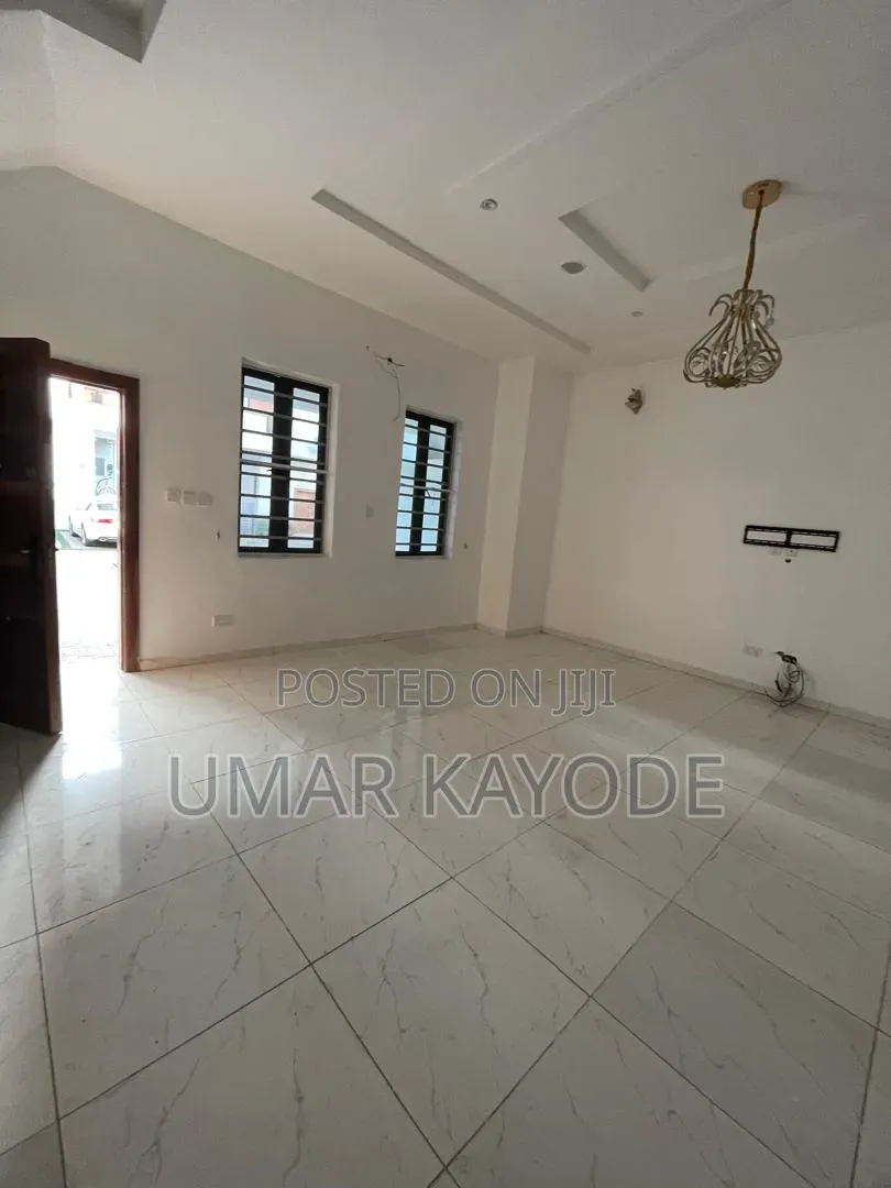 4bdrm Duplex in Chevron for sale in Chevron