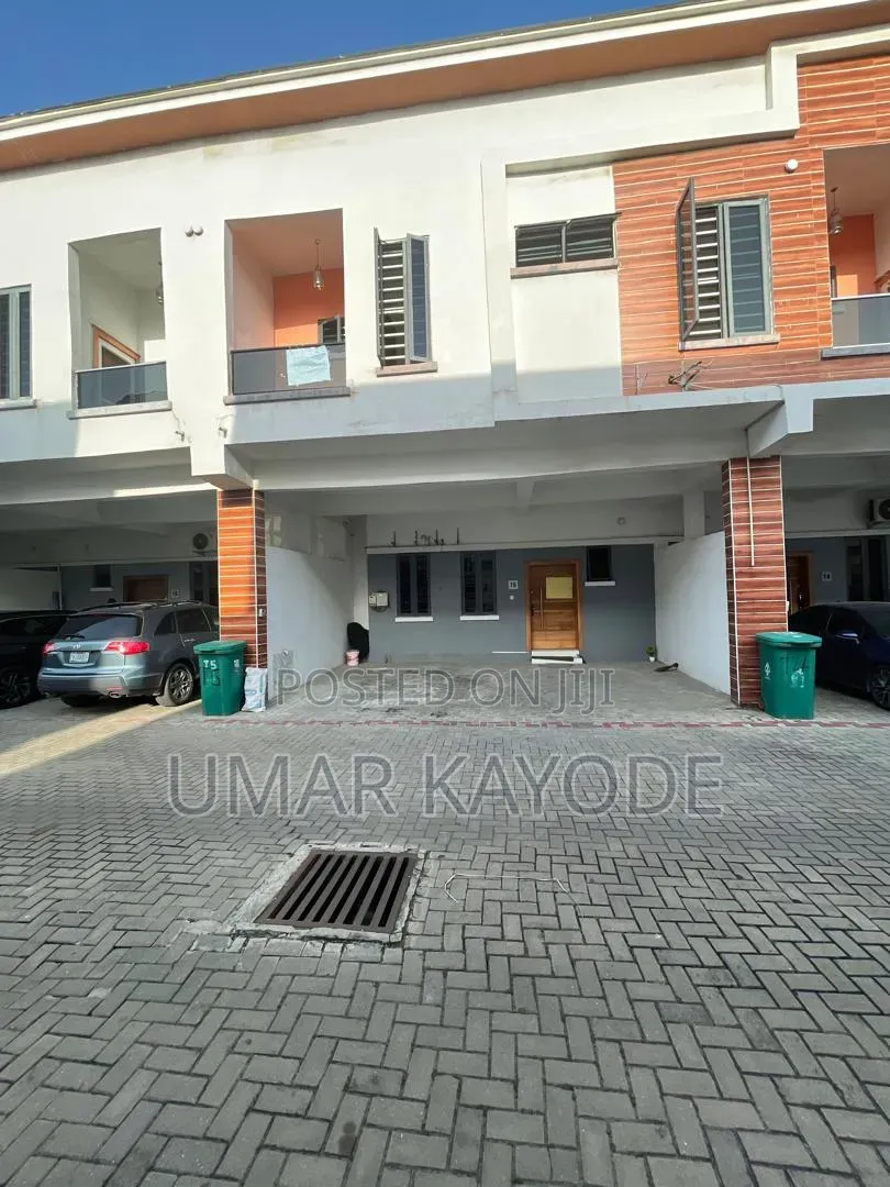 4bdrm Duplex in Chevron for sale in Chevron