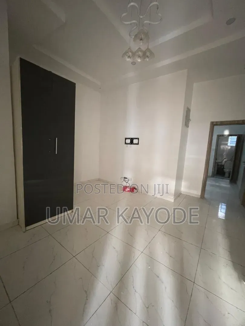 4bdrm Duplex in Chevron for sale in Chevron