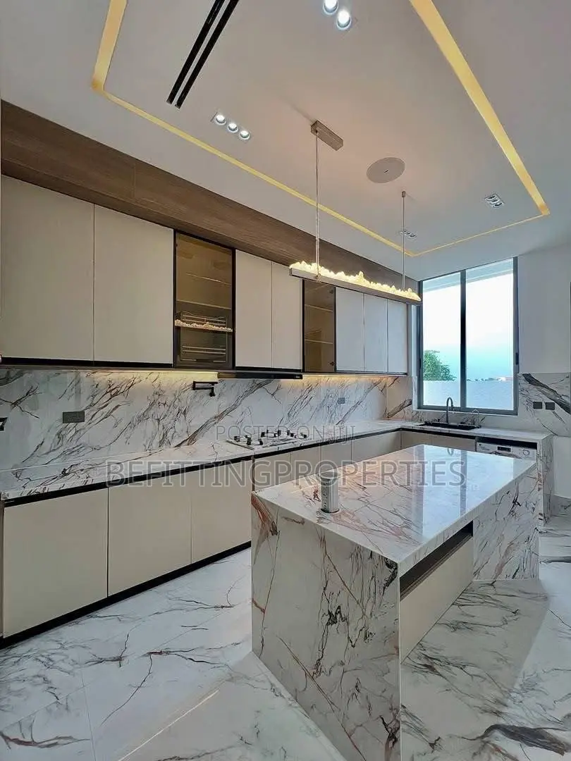5bdrm Duplex in Osapa london for sale in Osapa london