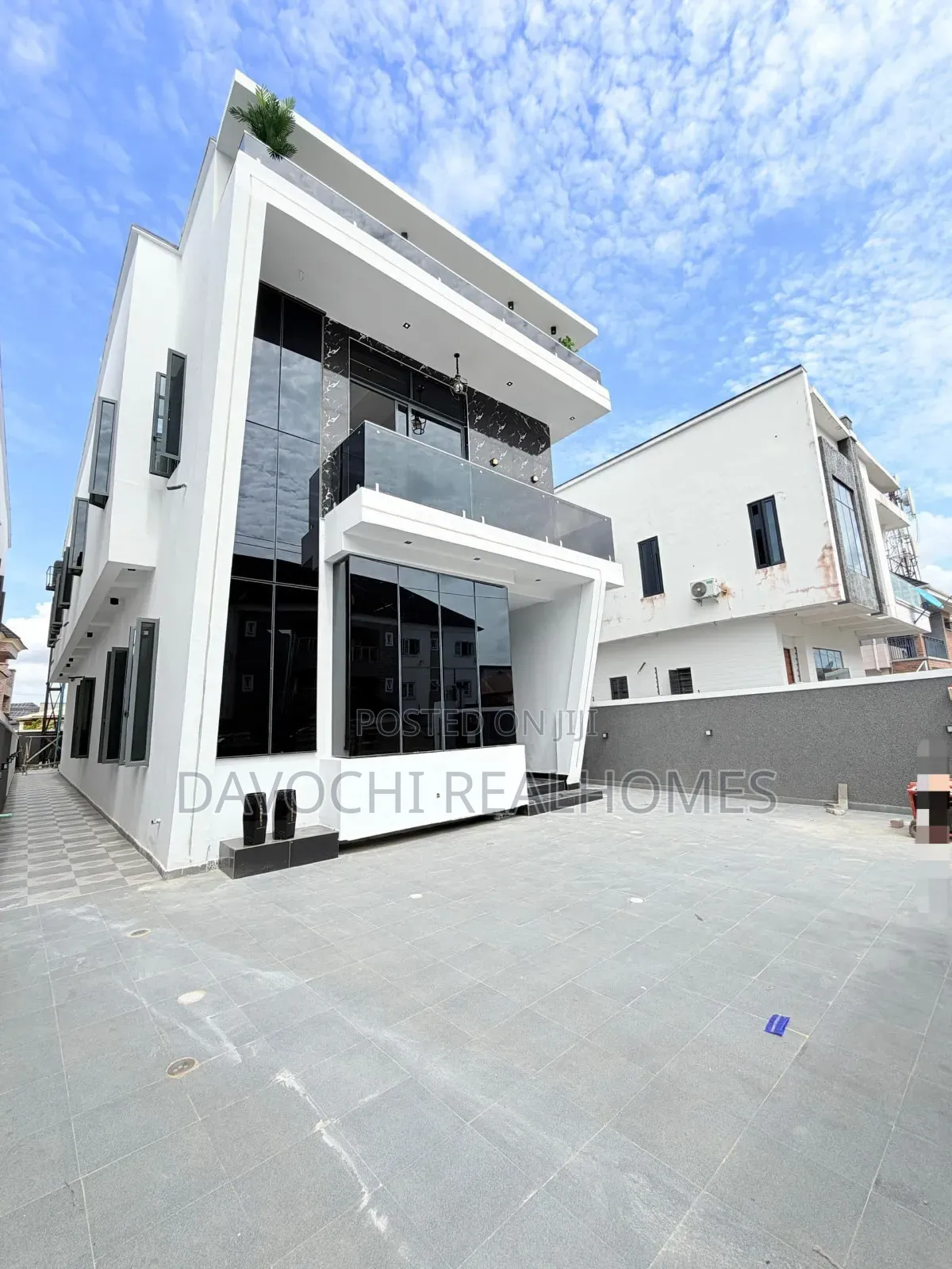 5bdrm Duplex in Sangotedo for sale in Sangotedo