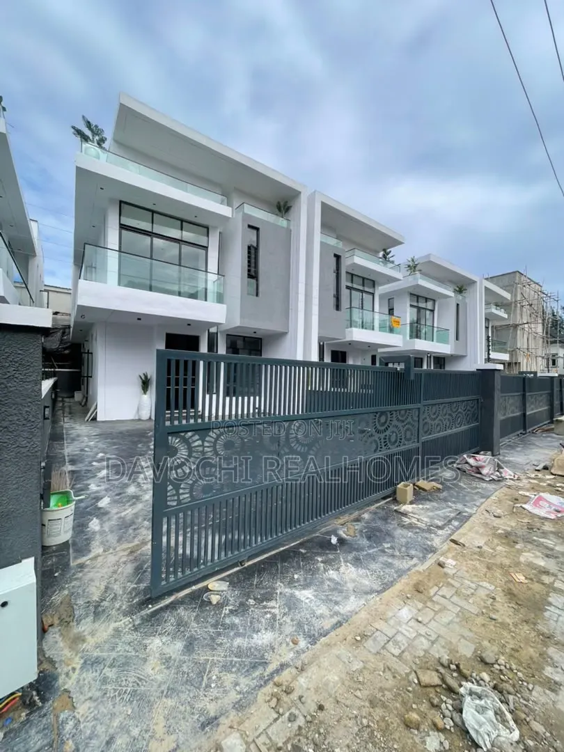 4bdrm Duplex in Ikota for sale in Ikota