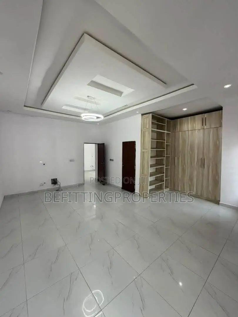 4bdrm Duplex in Chevron for sale in Chevron