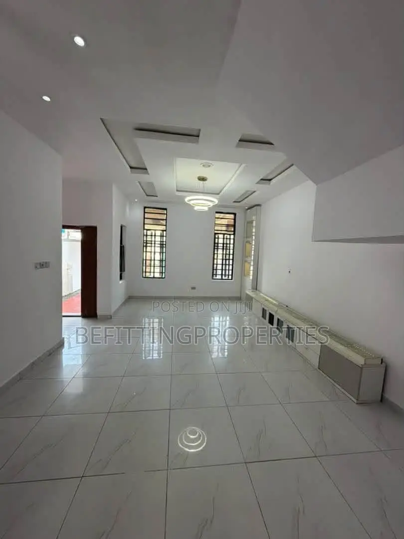 4bdrm Duplex in Chevron for sale in Chevron