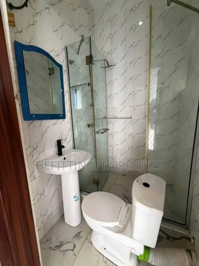 4bdrm Duplex in Chevron for sale in Chevron