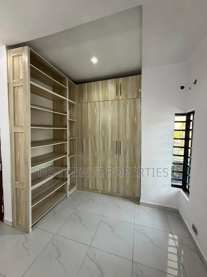4bdrm Duplex in Chevron for sale in Chevron