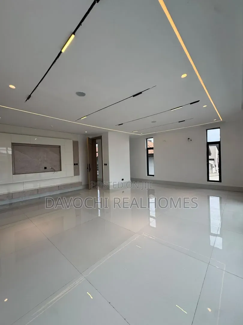 5bdrm Duplex in Vgc Estate, Lekki Phase 1 for sale in Lekki Phase 1
