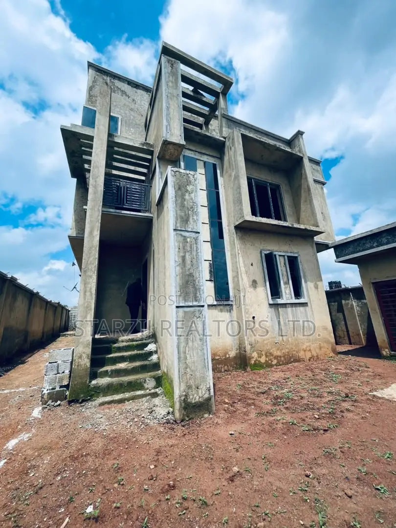 6bdrm Duplex in Apo Resettlement for sale in Apo Resettlement