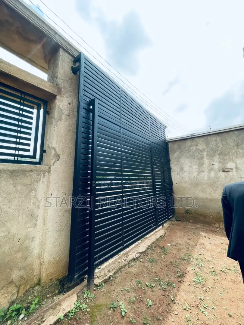 6bdrm Duplex in Apo Resettlement for sale in Apo Resettlement