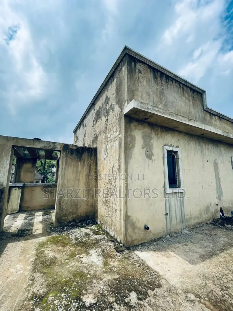 6bdrm Duplex in Apo Resettlement for sale in Apo Resettlement
