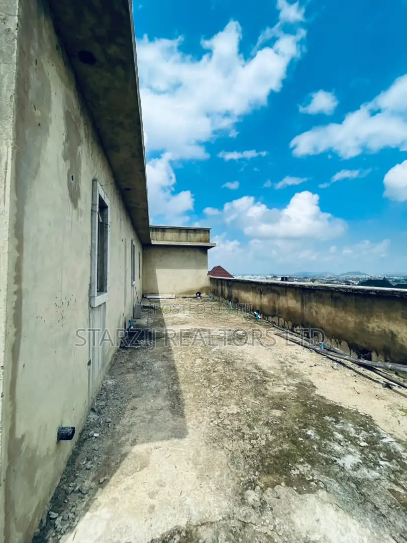 6bdrm Duplex in Apo Resettlement for sale in Apo Resettlement