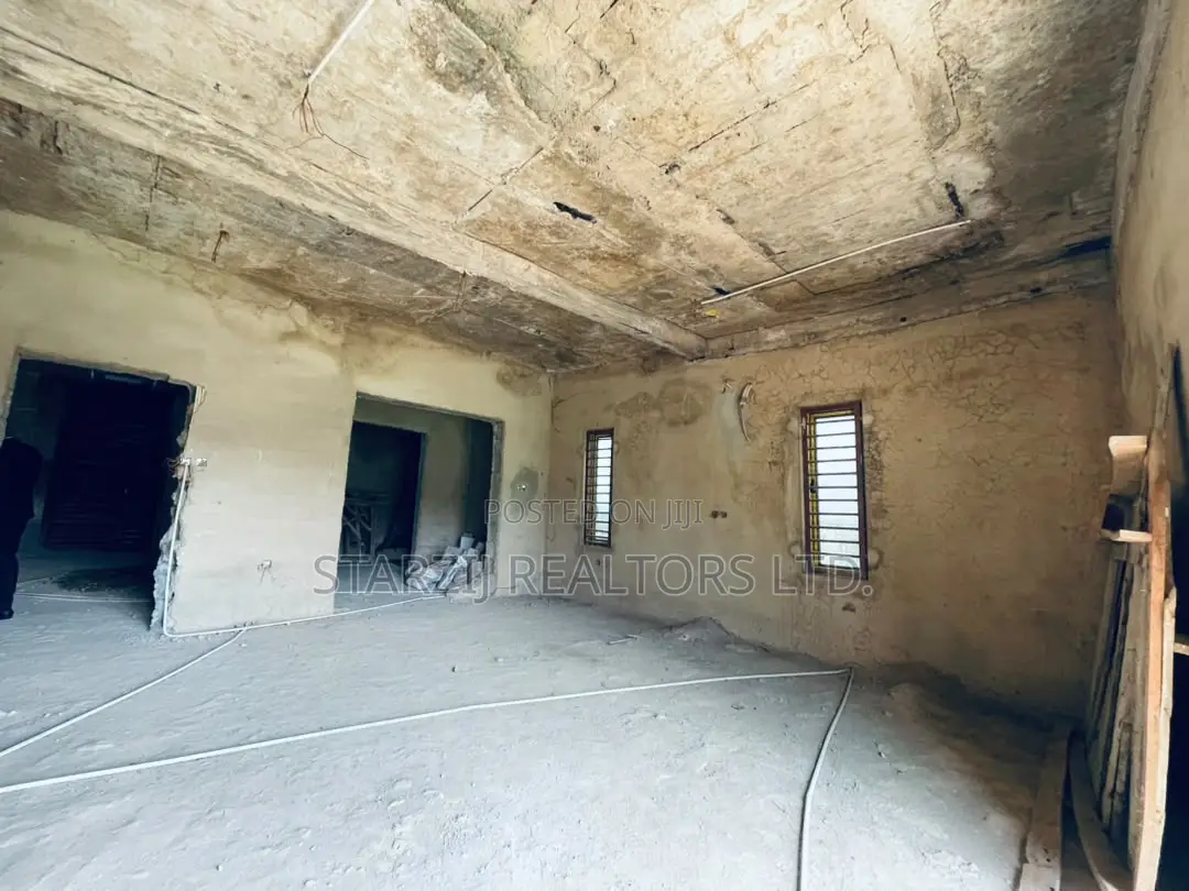 6bdrm Duplex in Apo Resettlement for sale in Apo Resettlement