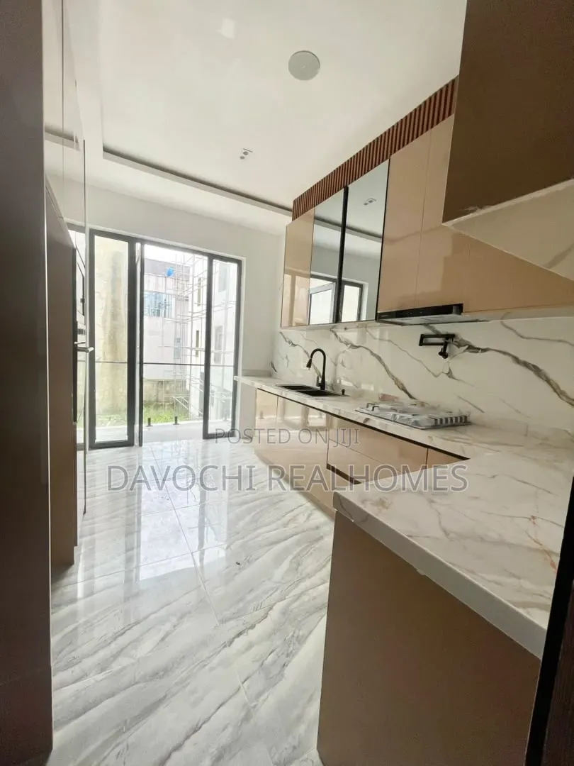 4bdrm Duplex in Ikota for sale in Ikota