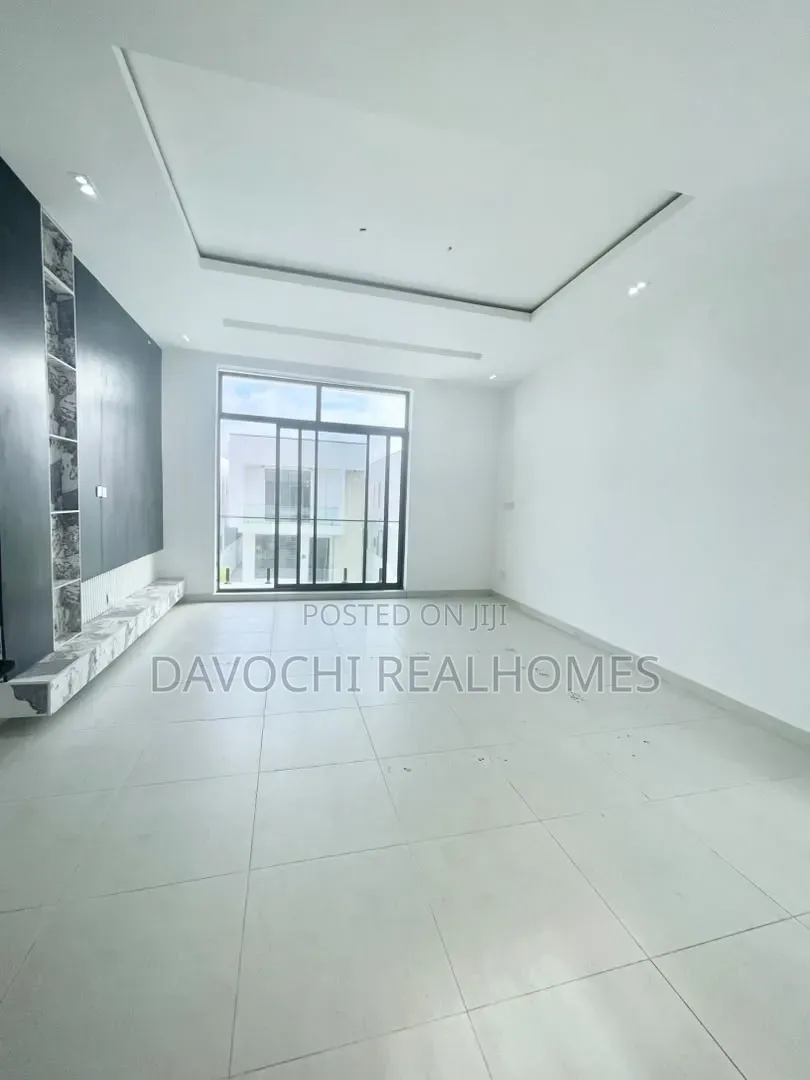 4bdrm Duplex in Ikota for sale in Ikota