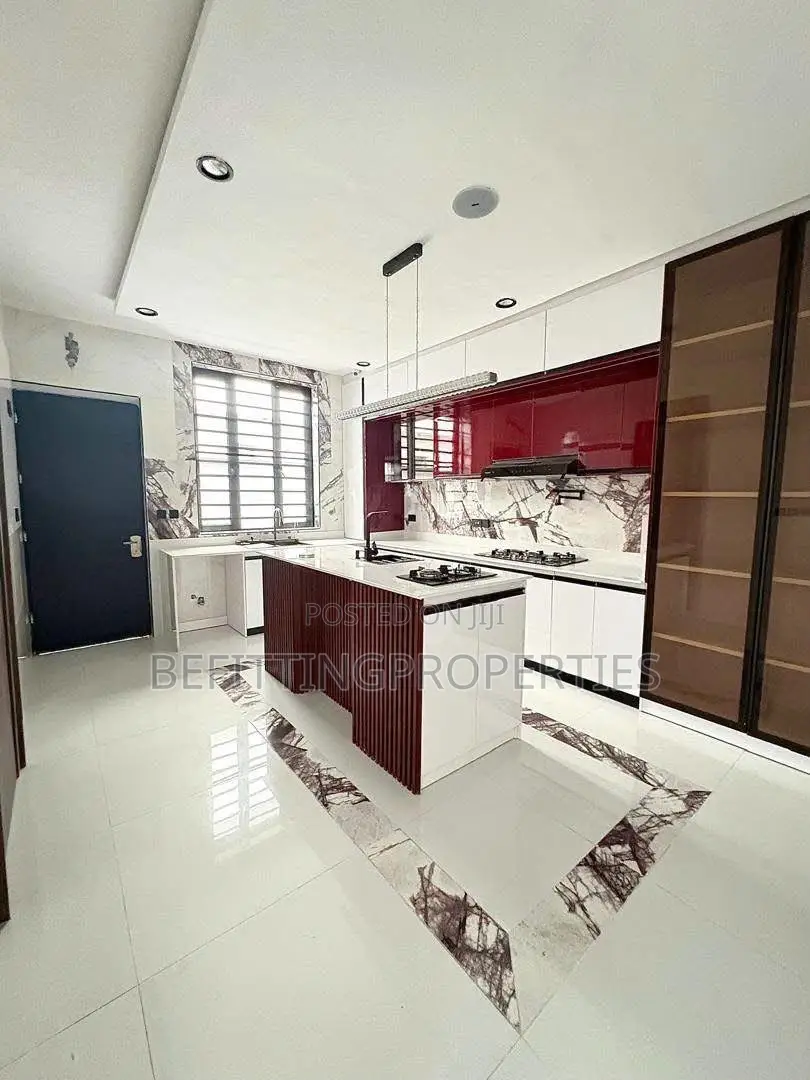 5bdrm Duplex in Chevron for sale in Chevron