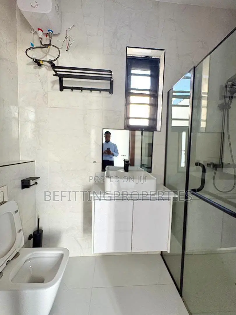 5bdrm Duplex in Chevron for sale in Chevron