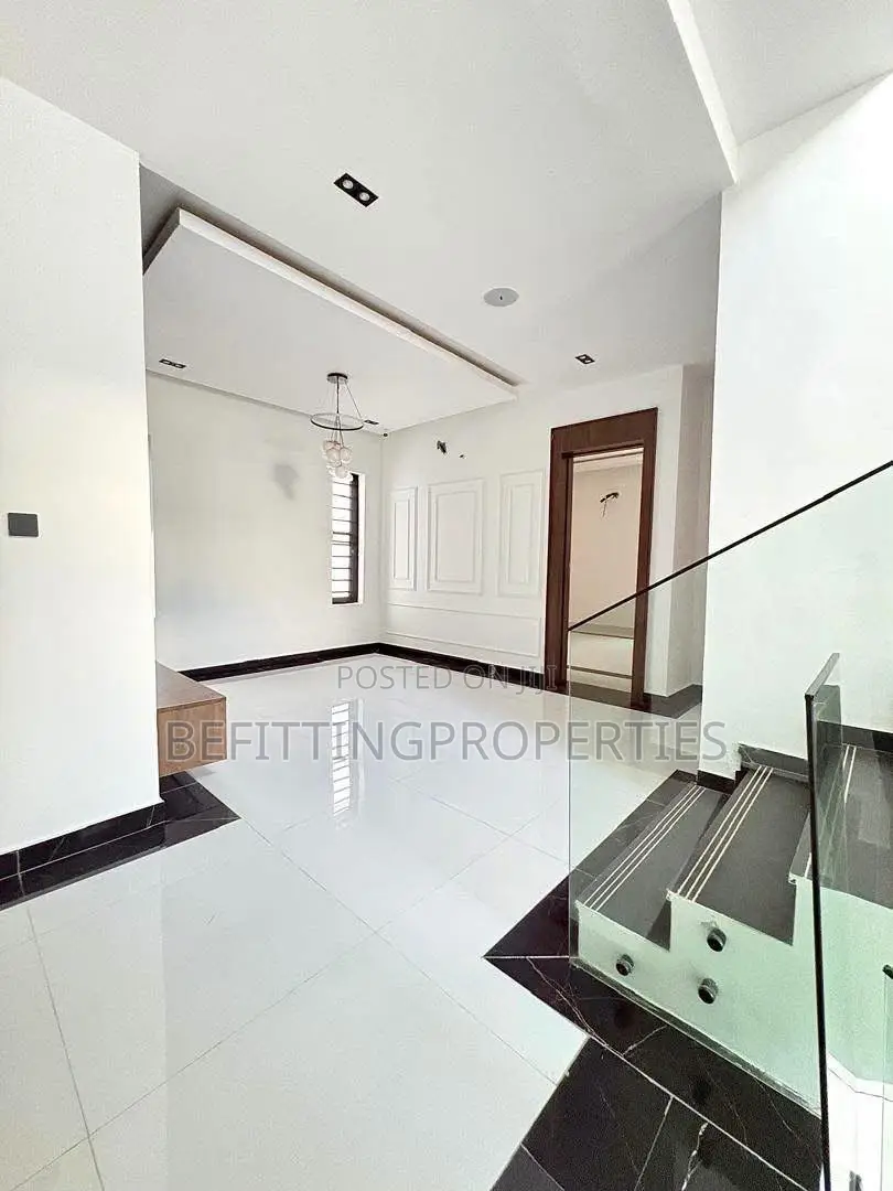 5bdrm Duplex in Chevron for sale in Chevron