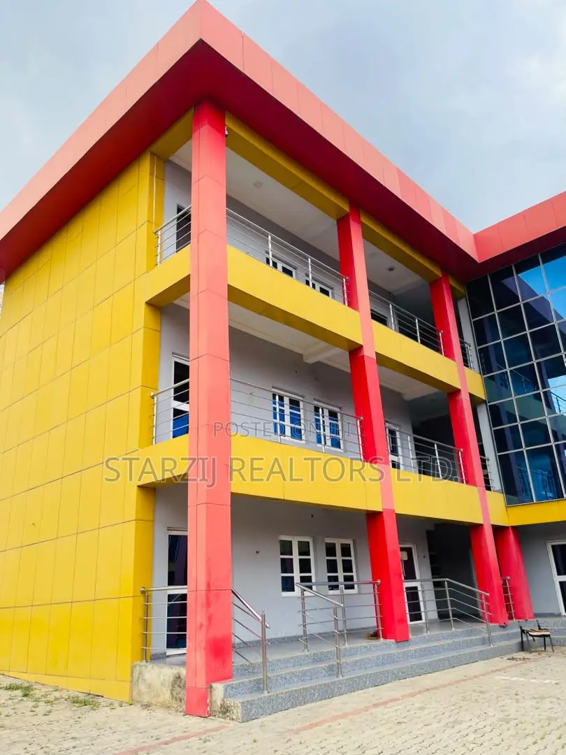 Wuse Zone 1 Commercial Plaza in Zone 1 / Wuse
