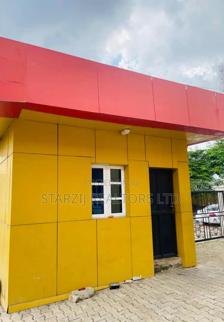 Wuse Zone 1 Commercial Plaza in Zone 1 / Wuse