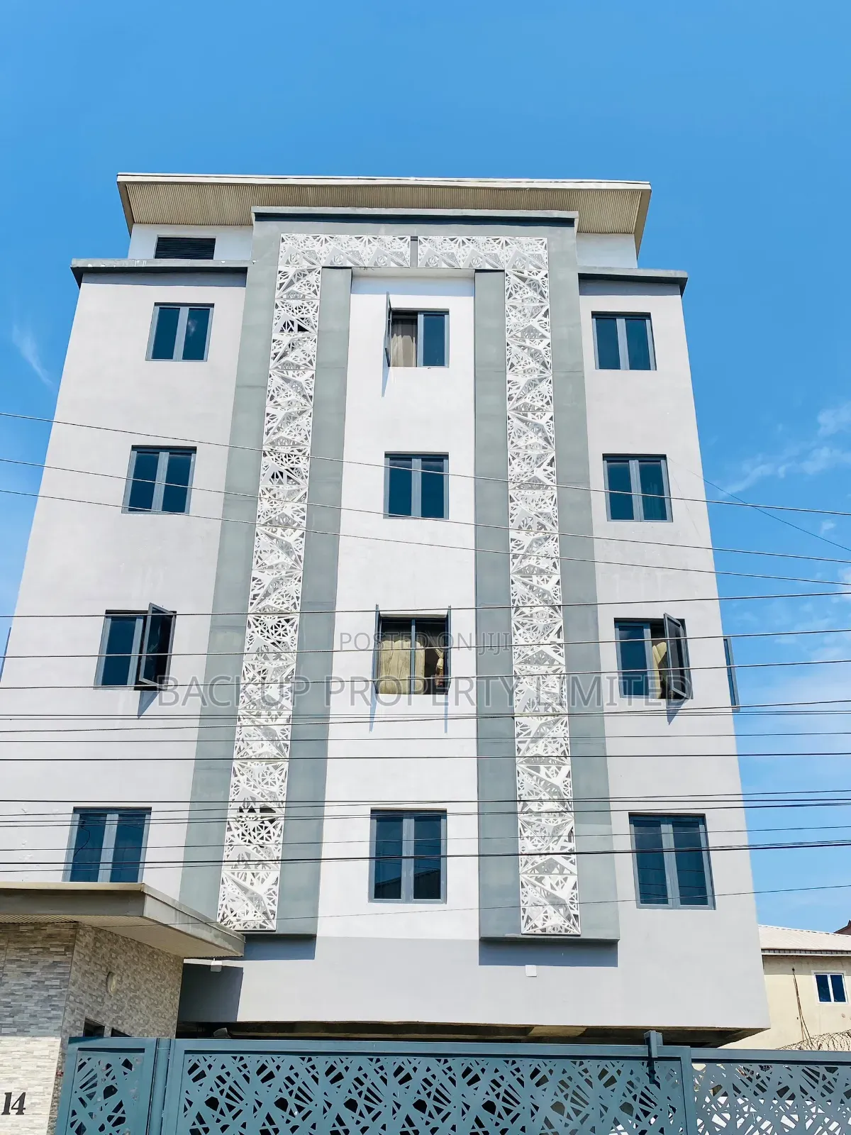 3bdrm Apartment in Alagomeji for sale in Alagomeji