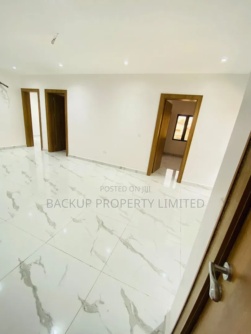 3bdrm Apartment in Alagomeji for sale in Alagomeji