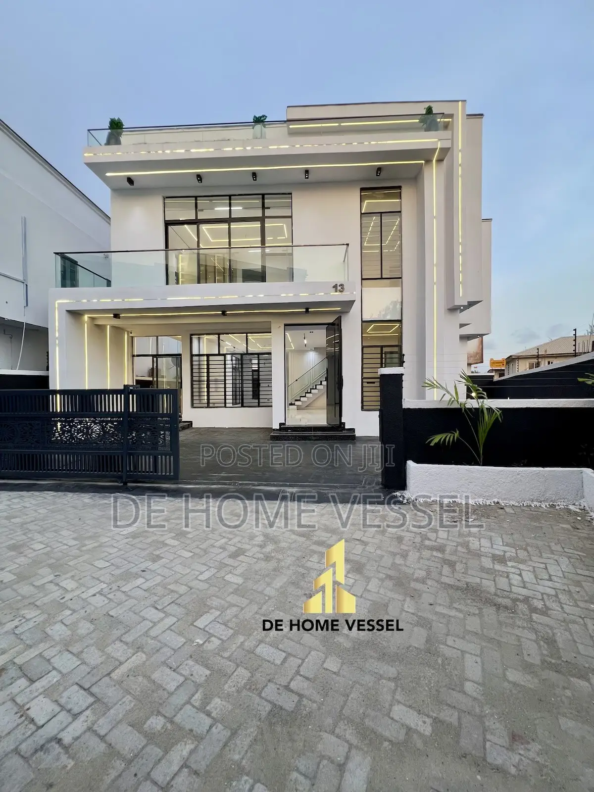 5bdrm Duplex in Ikota for sale in Ikota
