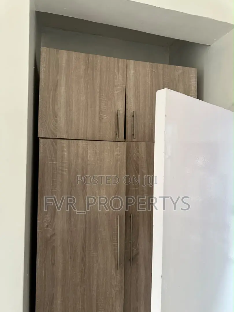 5bdrm Townhouse / Terrace in Bourdilon, Chevron for rent in Chevron