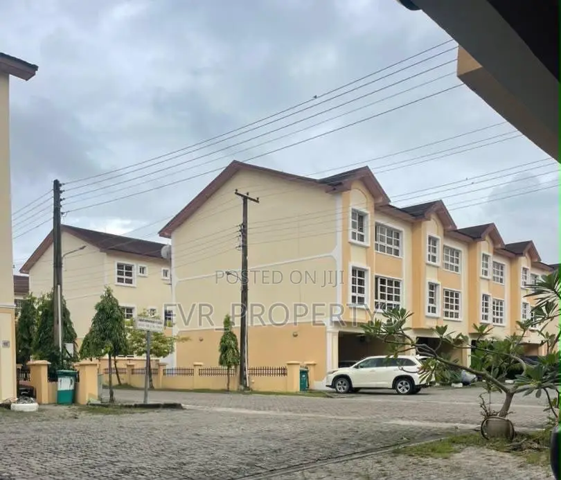 5bdrm Townhouse / Terrace in Bourdilon, Chevron for rent in Chevron