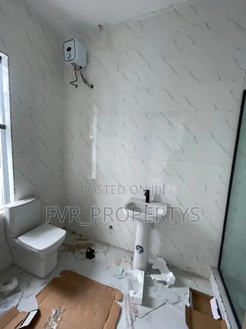 5bdrm Townhouse / Terrace in Bourdilon, Chevron for rent in Chevron