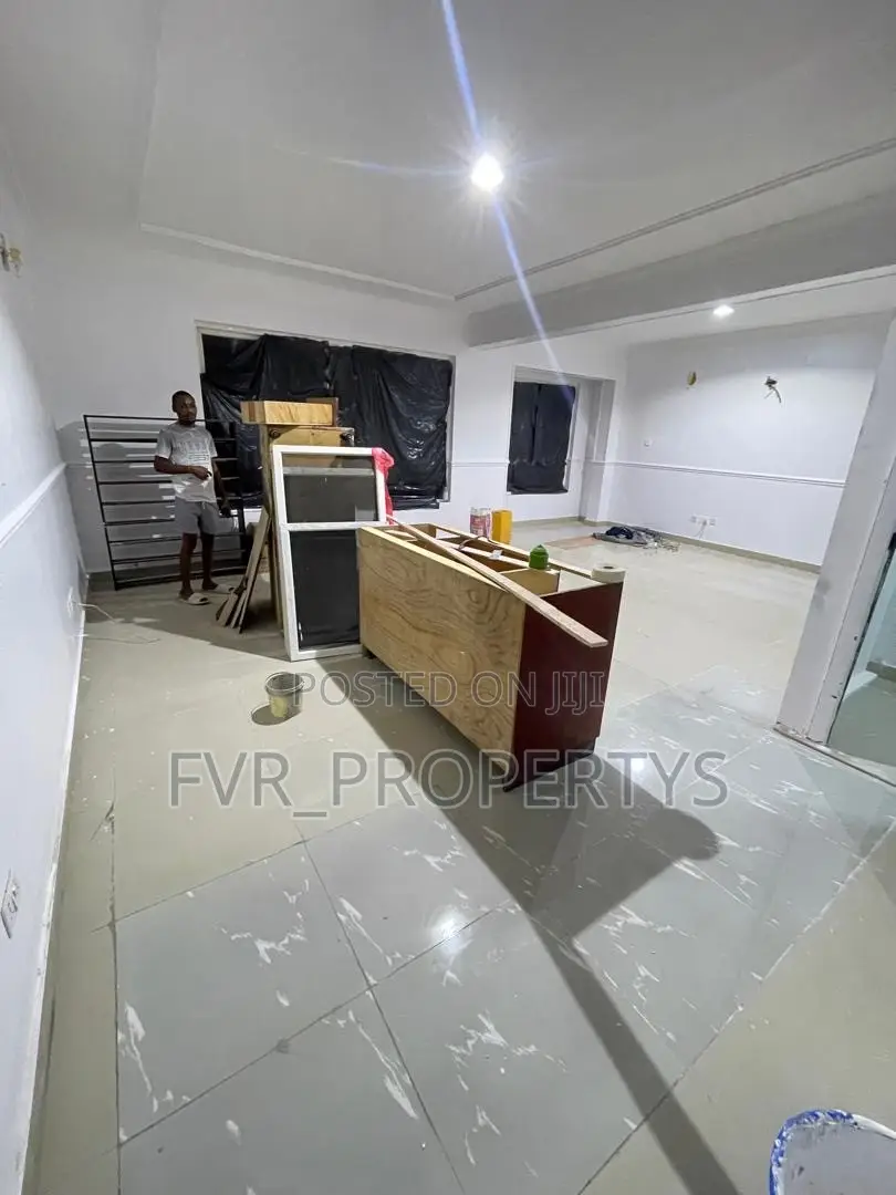 5bdrm Townhouse / Terrace in Bourdilon, Chevron for rent in Chevron
