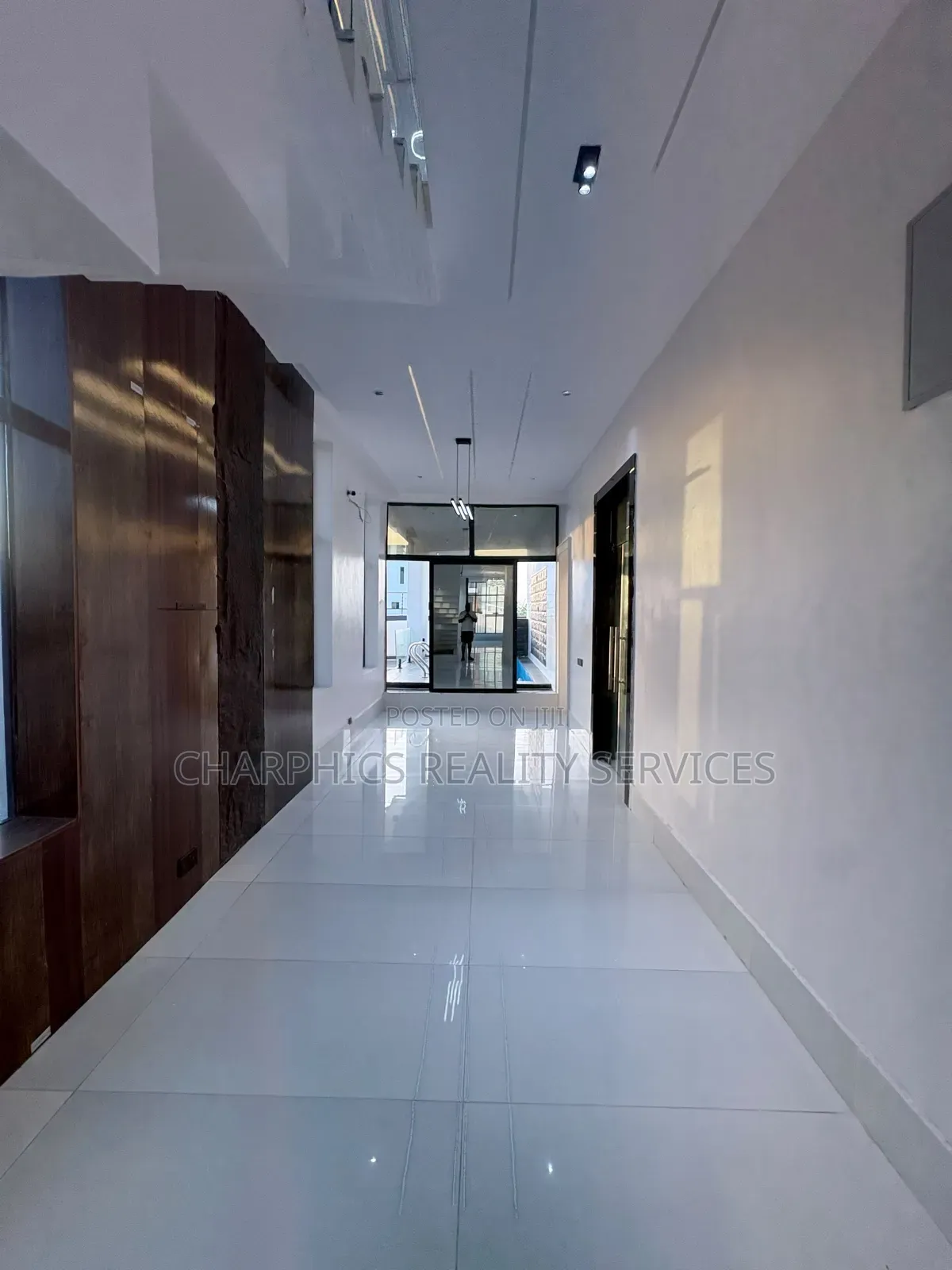 5bdrm Duplex in Off Lekki-Epe Expressway for sale in Off Lekki-Epe Expressway