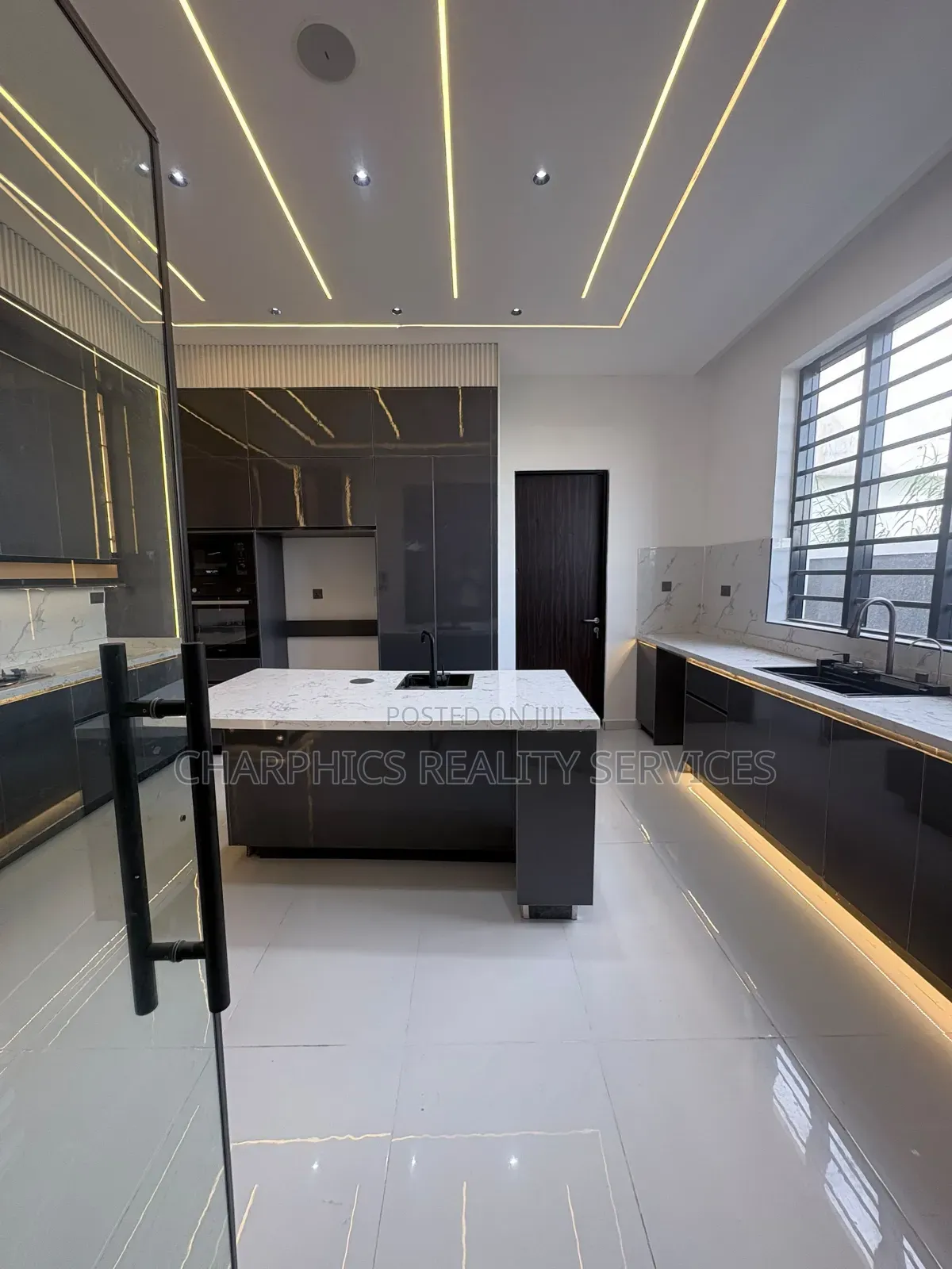 5bdrm Duplex in Off Lekki-Epe Expressway for sale in Off Lekki-Epe Expressway