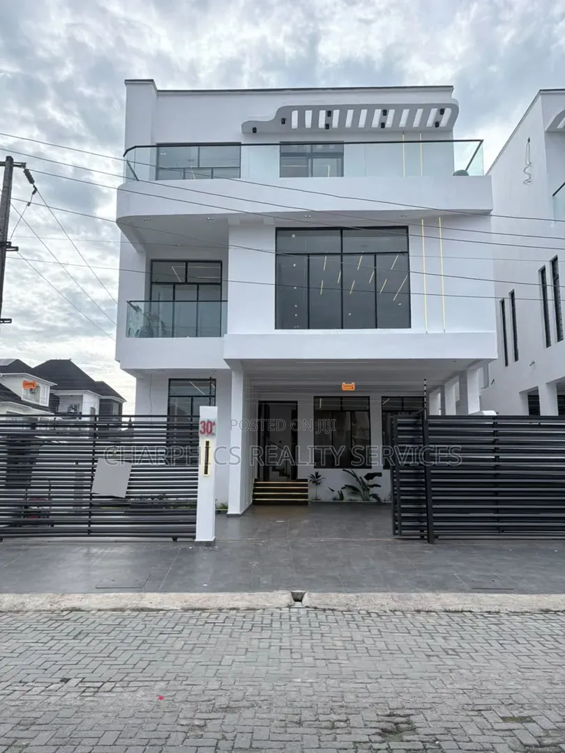 5bdrm Duplex in Chevron for sale in Chevron
