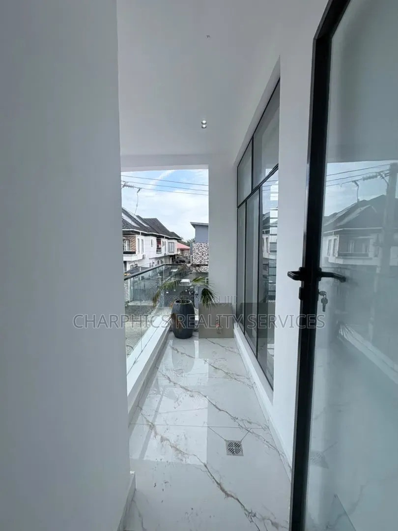 5bdrm Duplex in Chevron for sale in Chevron