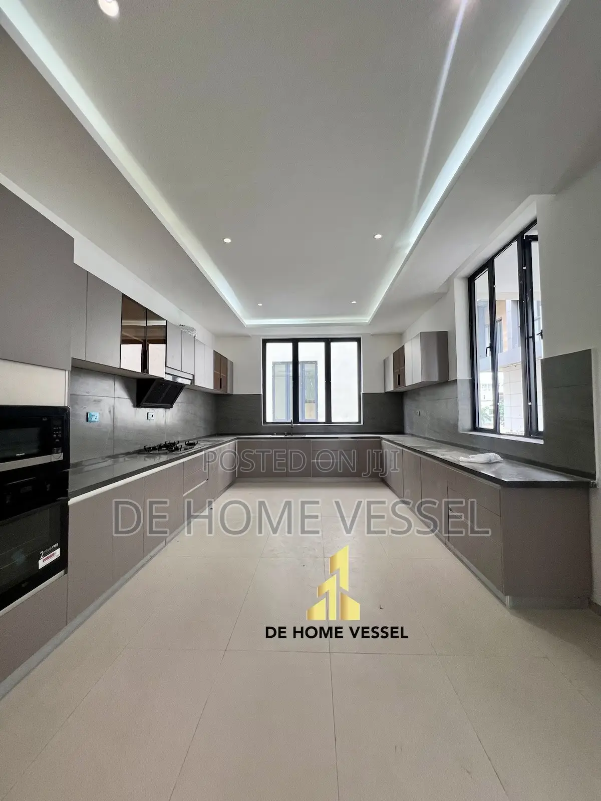 5bdrm Duplex in Banana Island for sale in Banana Island