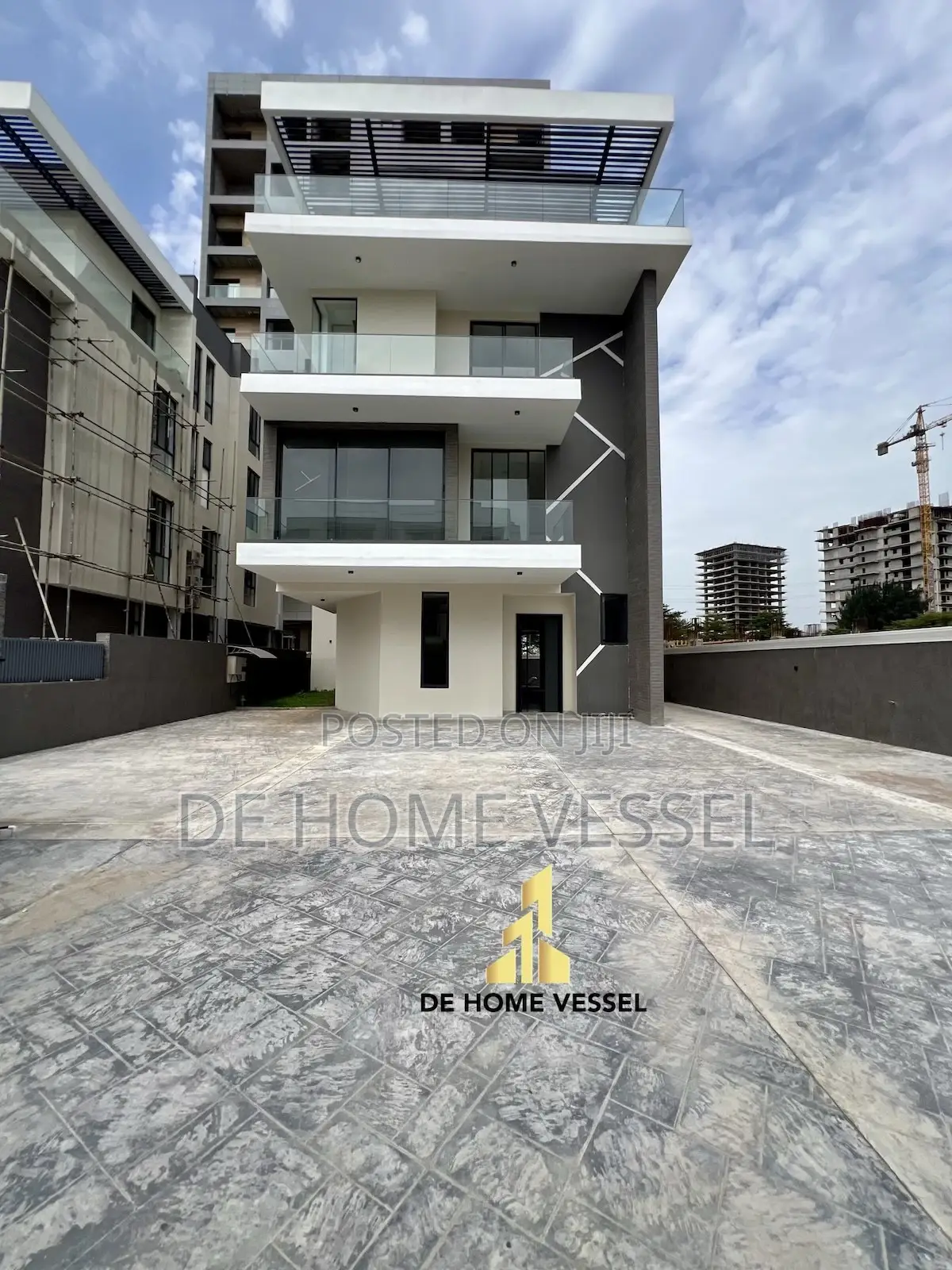 5bdrm Duplex in Banana Island for sale in Banana Island