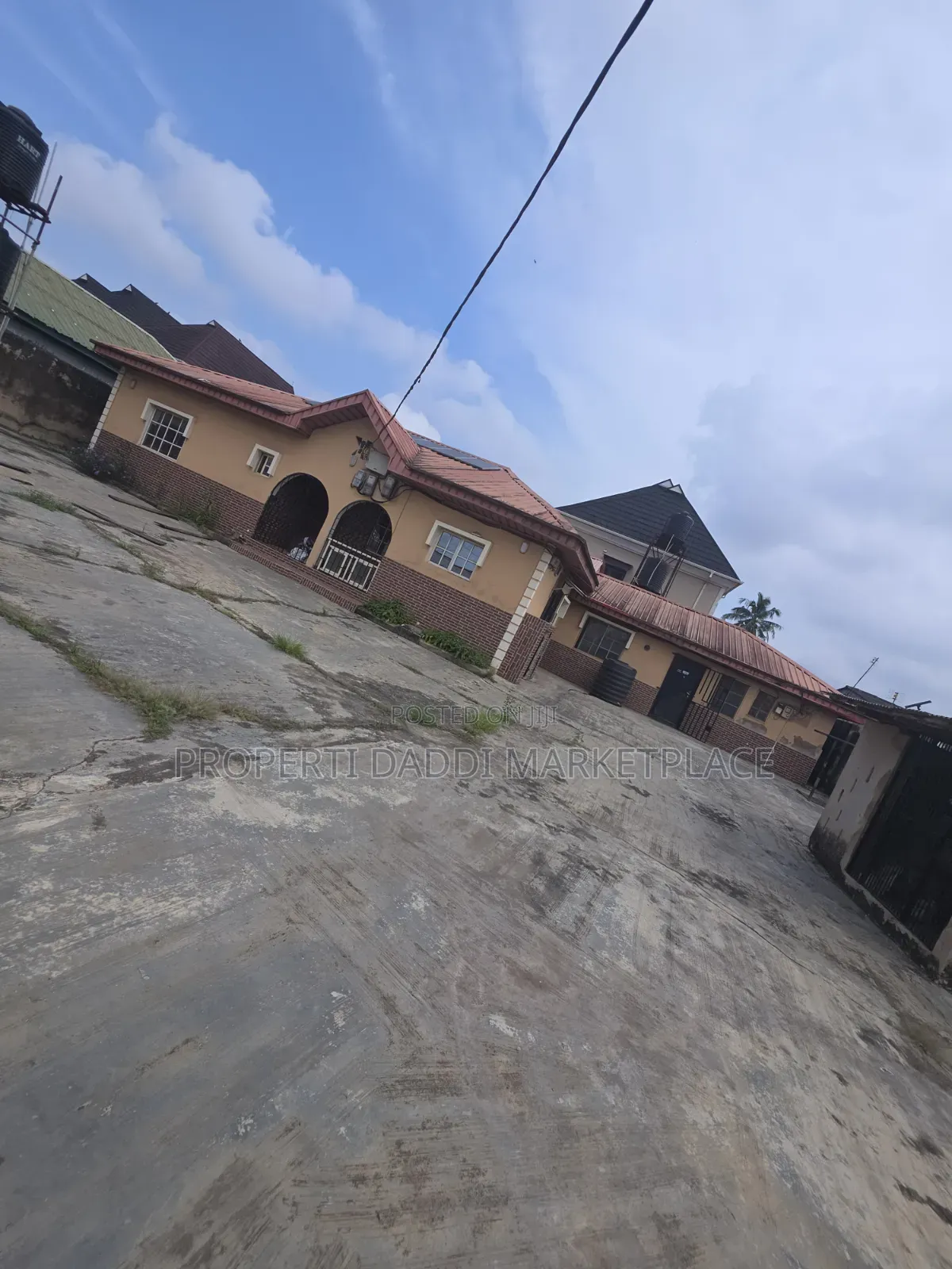 6bdrm Bungalow in Akinsiku, Abule Egba for sale in Abule Egba