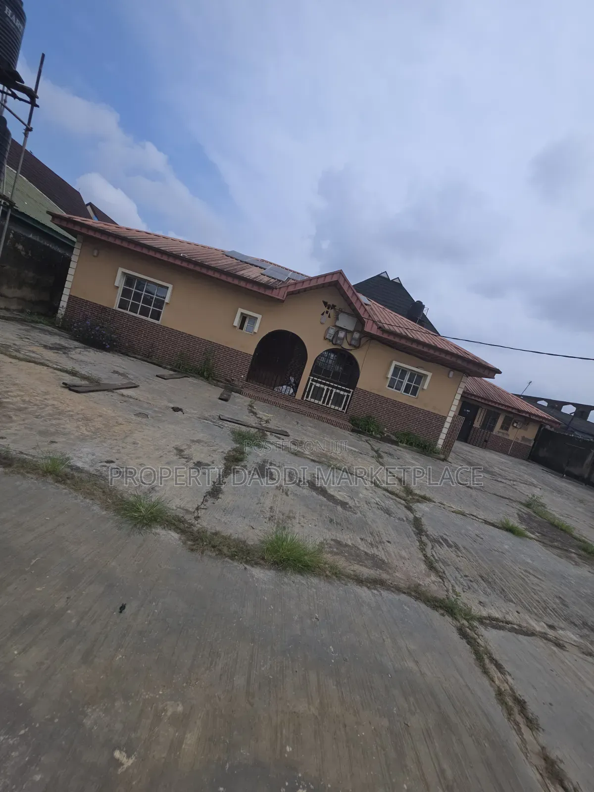 6bdrm Bungalow in Akinsiku, Abule Egba for sale in Abule Egba