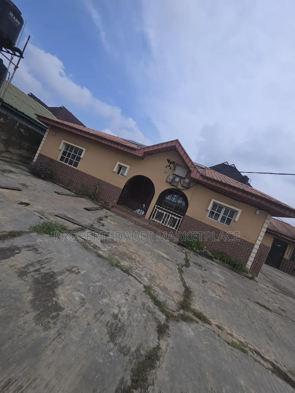 6bdrm Bungalow in Akinsiku, Abule Egba for sale in Abule Egba
