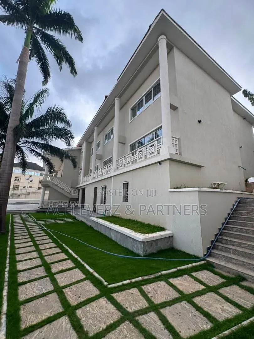 12bdrm Mansion in Wuse 2 for rent in Wuse 2
