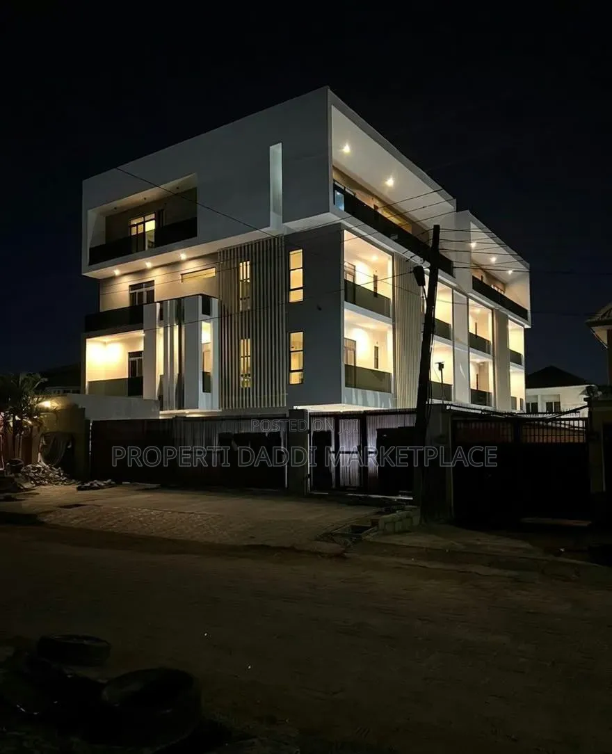 Furnished 4bdrm Townhouse/Terrace in Lekki Phase 1 for sale in Lekki Phase 1