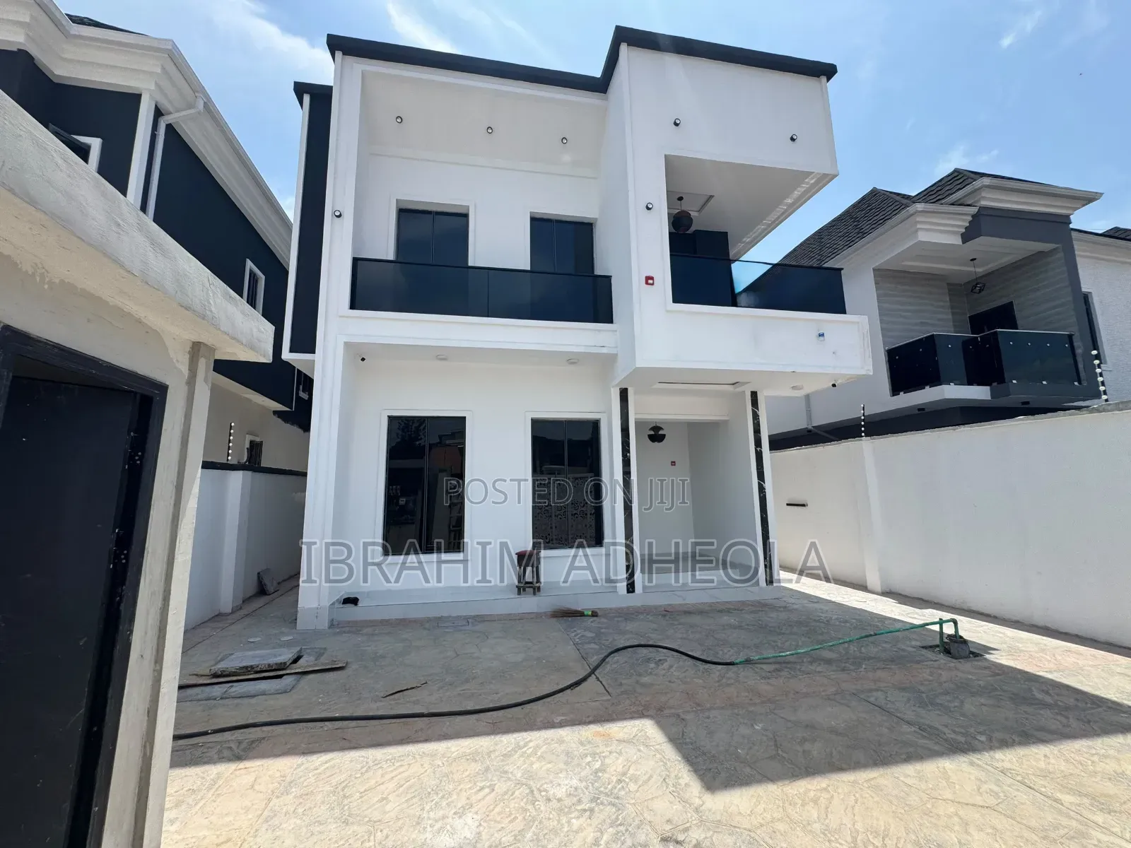 5bdrm Duplex in Omole Phase2 for sale in Omole Phase 2