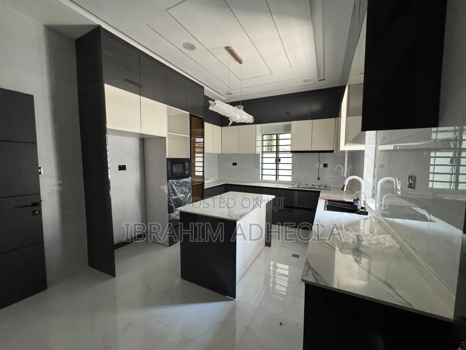 5bdrm Duplex in Omole Phase2 for sale in Omole Phase 2