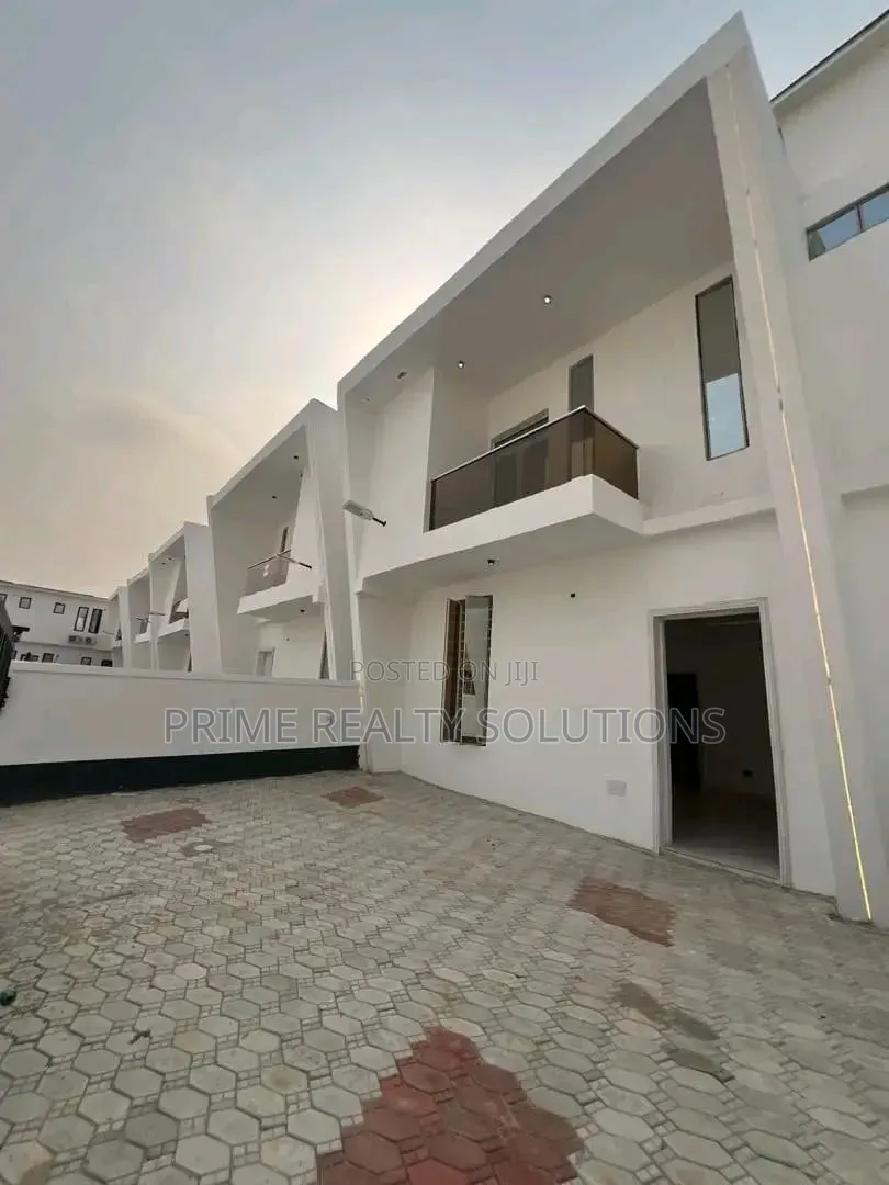 4bdrm Townhouse / Terrace in 𝐈𝐤𝐨𝐭𝐚 𝐆𝐑𝐀, Ikota for rent in Ikota