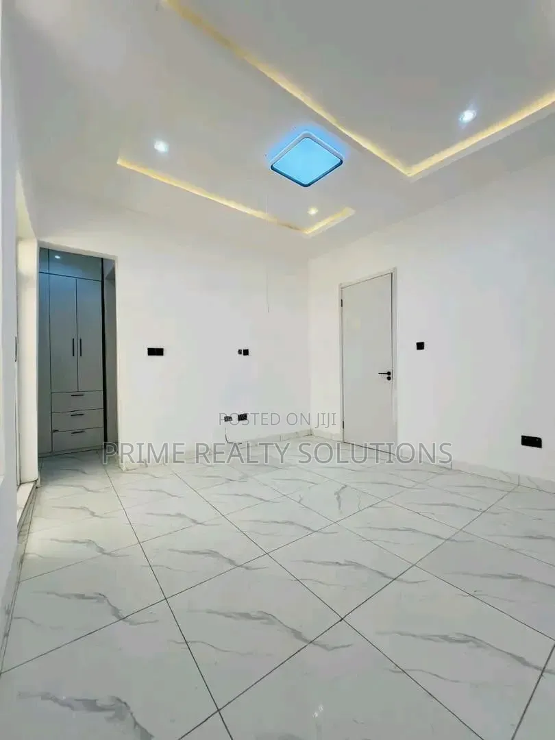 4bdrm Townhouse / Terrace in 𝐈𝐤𝐨𝐭𝐚 𝐆𝐑𝐀, Ikota for rent in Ikota