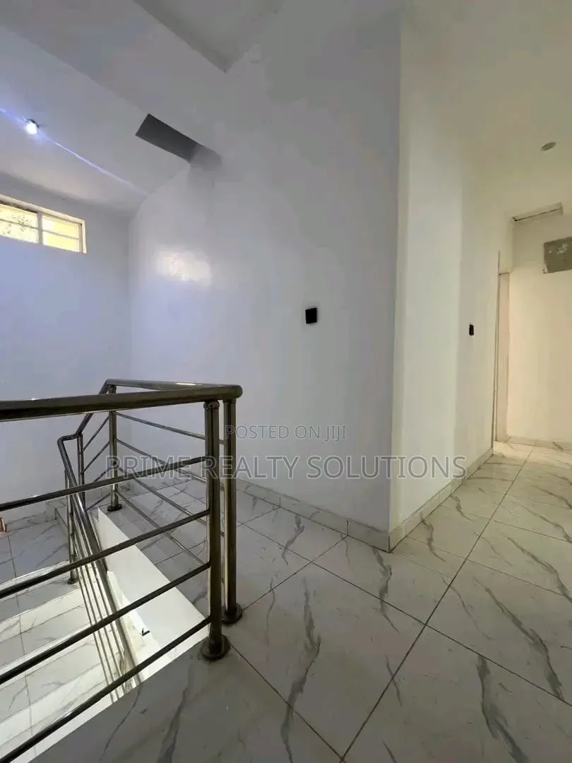 4bdrm Townhouse / Terrace in 𝐈𝐤𝐨𝐭𝐚 𝐆𝐑𝐀, Ikota for rent in Ikota