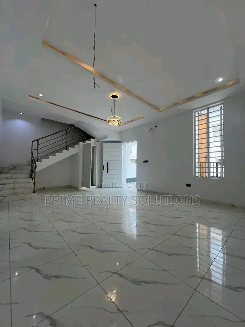 4bdrm Townhouse / Terrace in 𝐈𝐤𝐨𝐭𝐚 𝐆𝐑𝐀, Ikota for rent in Ikota