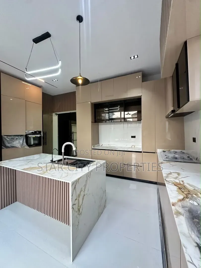 5bdrm House in Ajah Lekki Lagos for sale in Ado / Ajah